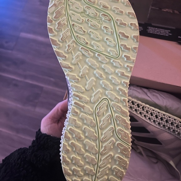 Adidas 4DFWD 3 - Worn Once - Picture 2 of 3